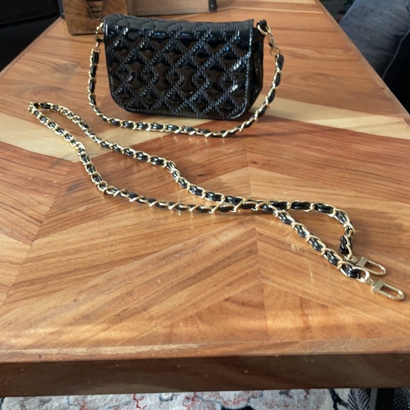 Black patent evening bag with gold accents 🌟 - Picture 4 of 15